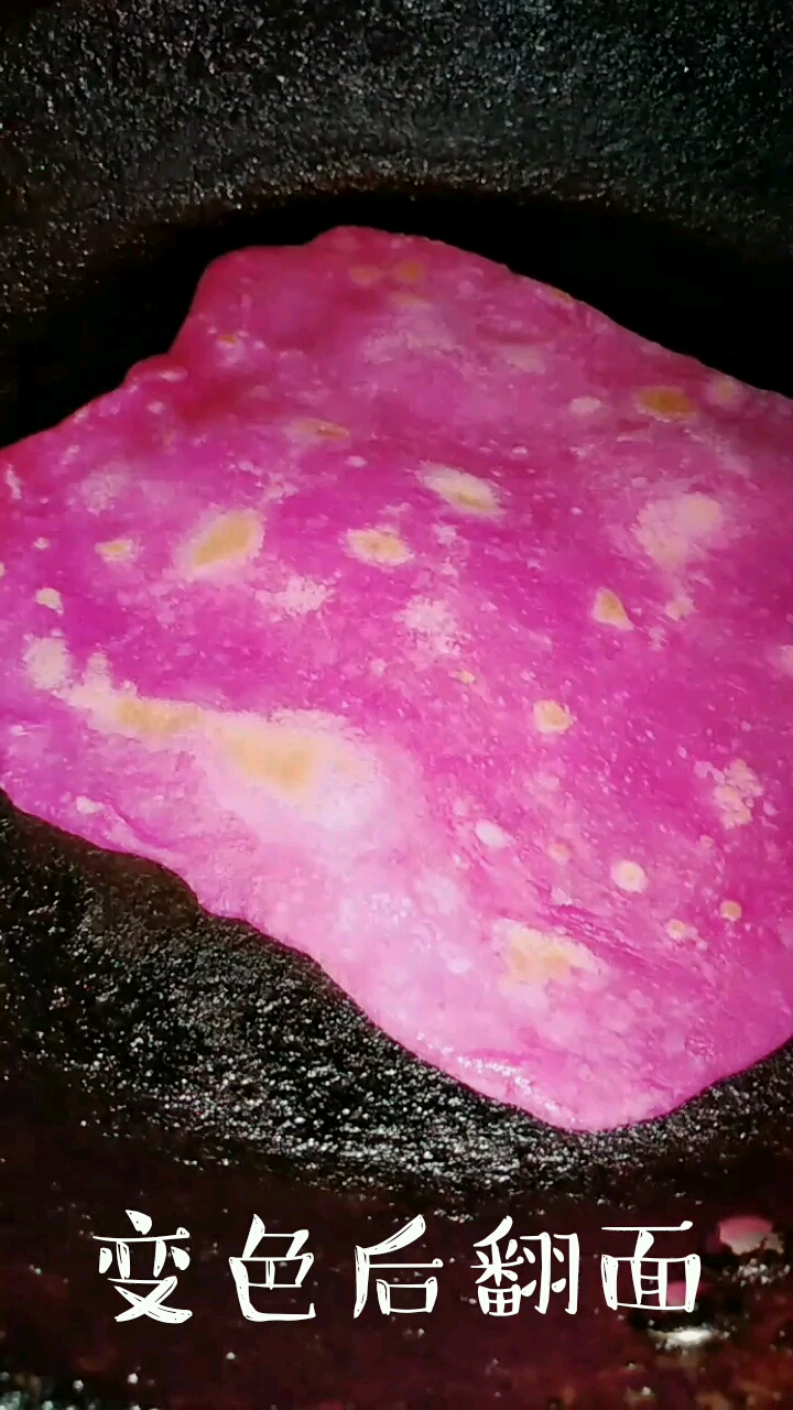 #秀出你的拿手菜#彩色鸡蛋灌饼,层多酥脆,味道好,真好吃!