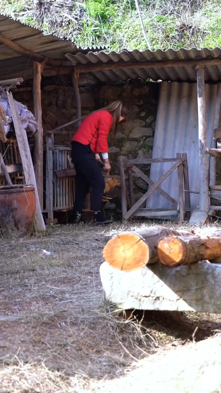 这道菜是考验耐力的一道菜,油淋鸡,全程热油浇淋,做出来的鸡皮香肉嫩,特别好吃