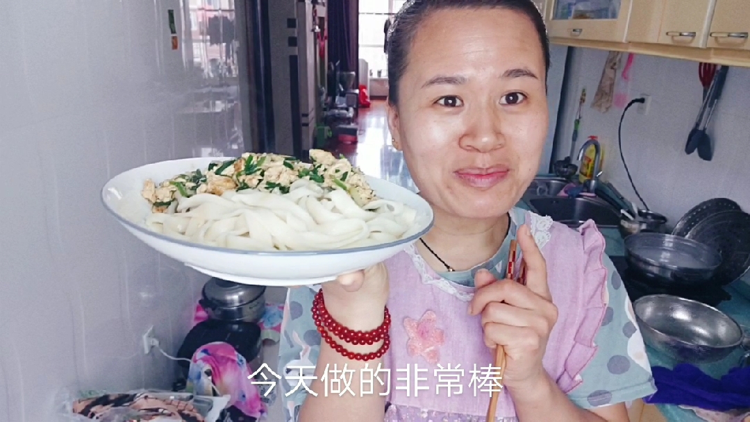 家常韭菜鸡蛋打卤面告诉你们几个小方法面团不断劲道还好吃赶紧行动吧