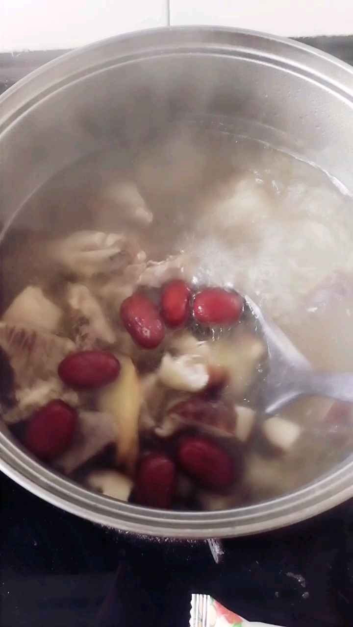 香菇红枣鸡汤,大补啊,犒劳一下辛苦的老公