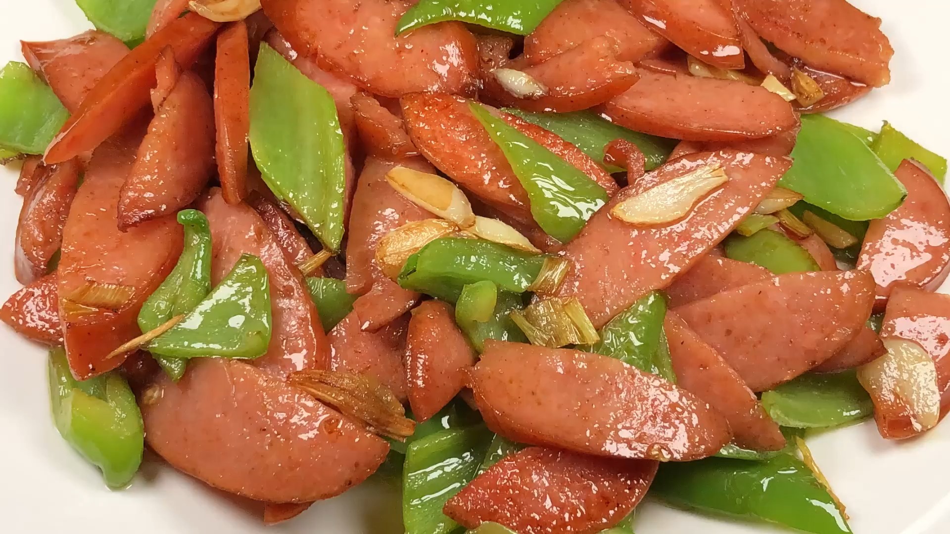 #美食#1根红肠,3个尖椒,最简单好吃的做法,配上一碗米饭,真是太香了