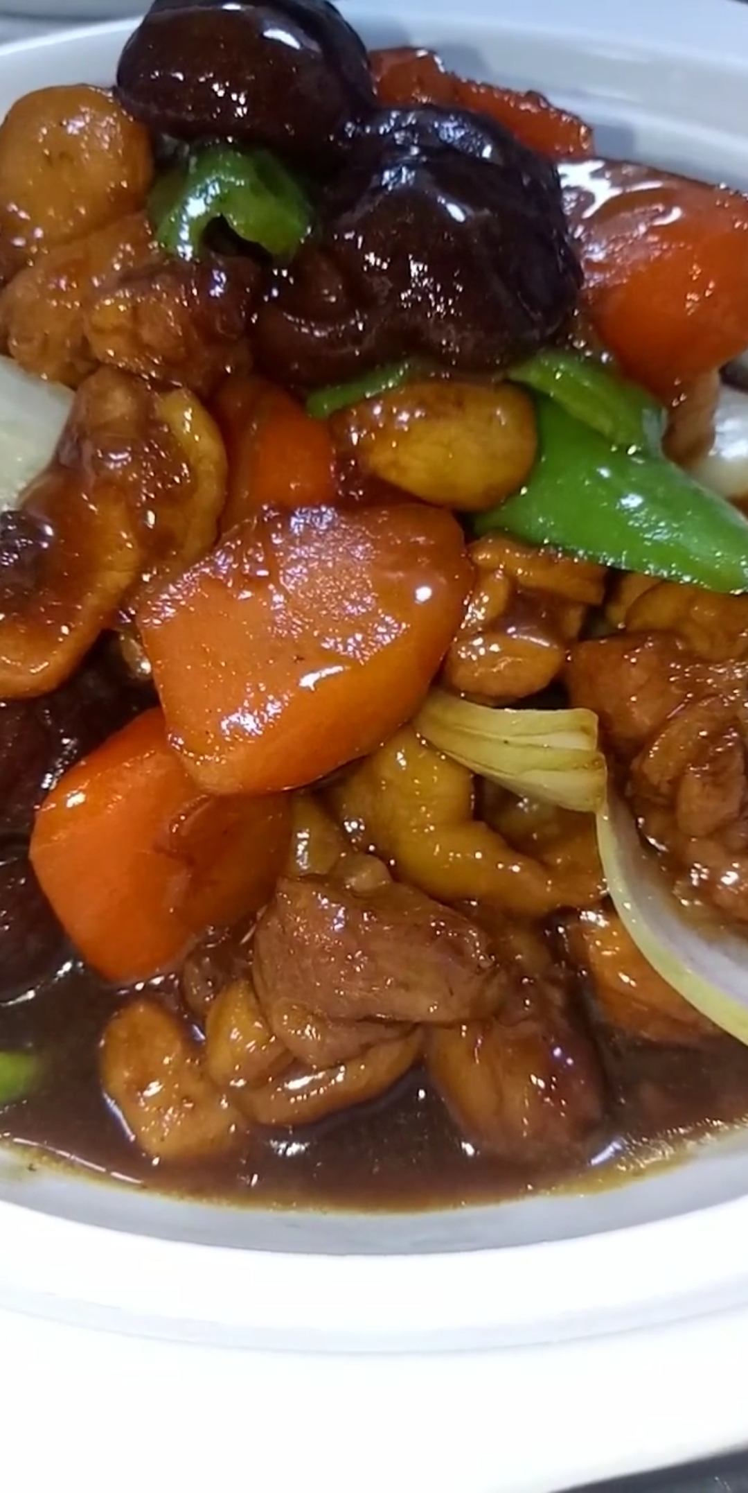 #舌尖上的乡村美食#年夜饭你就这样做香菇胡萝卜烧鸡块制作过程