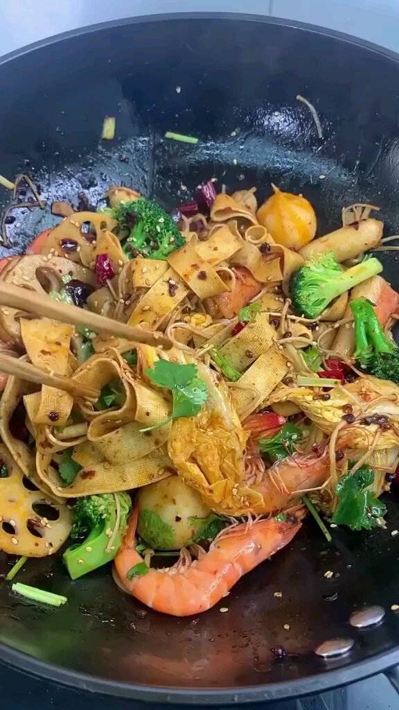 麻辣香锅在家做的比饭店还好吃一定要选王家渡牌的麻辣香锅料