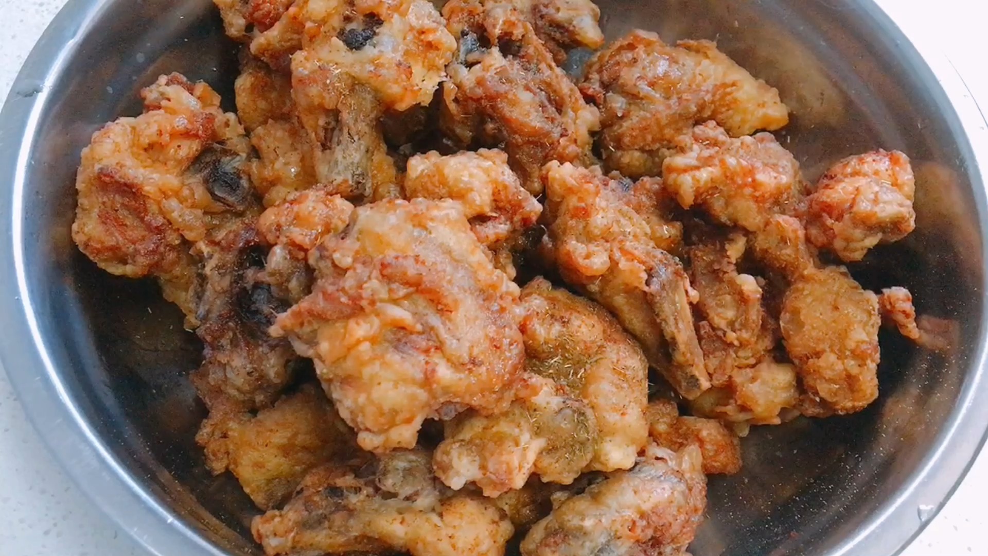 8块钱做一盘炸鸡架,用此方法腌制骨头都入味,外酥里嫩馋坏狗狗