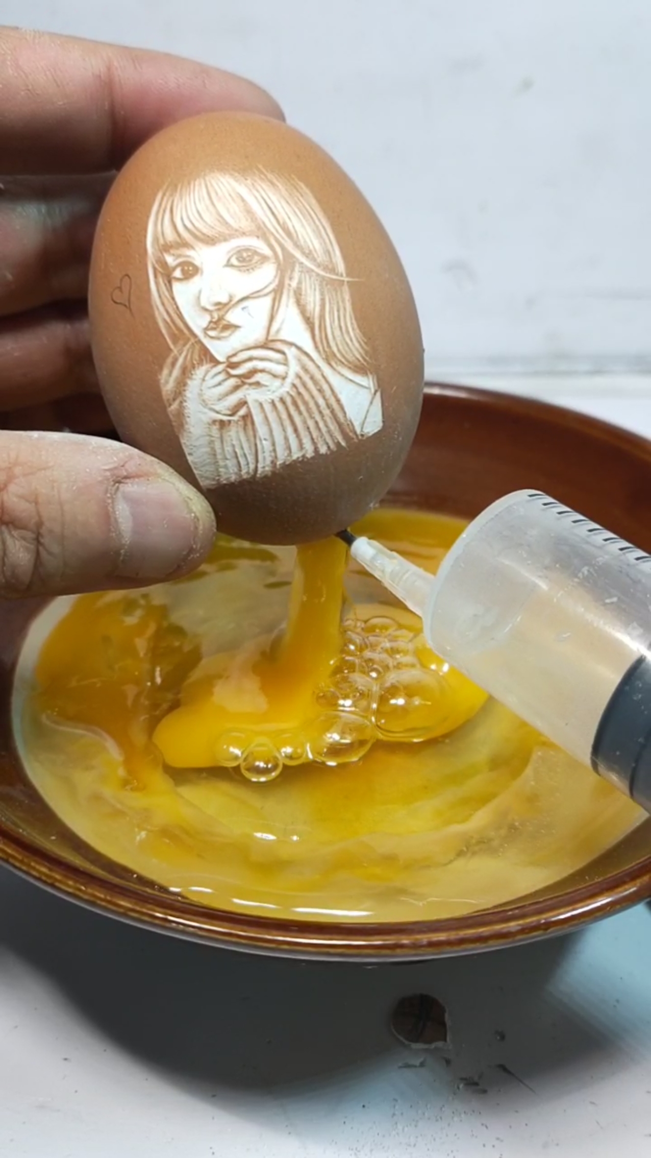 #优秀如我#鸡蛋壳上雕刻,震惊全世界