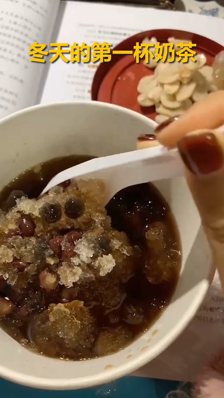 #搞笑视频#冬天的第一杯奶茶