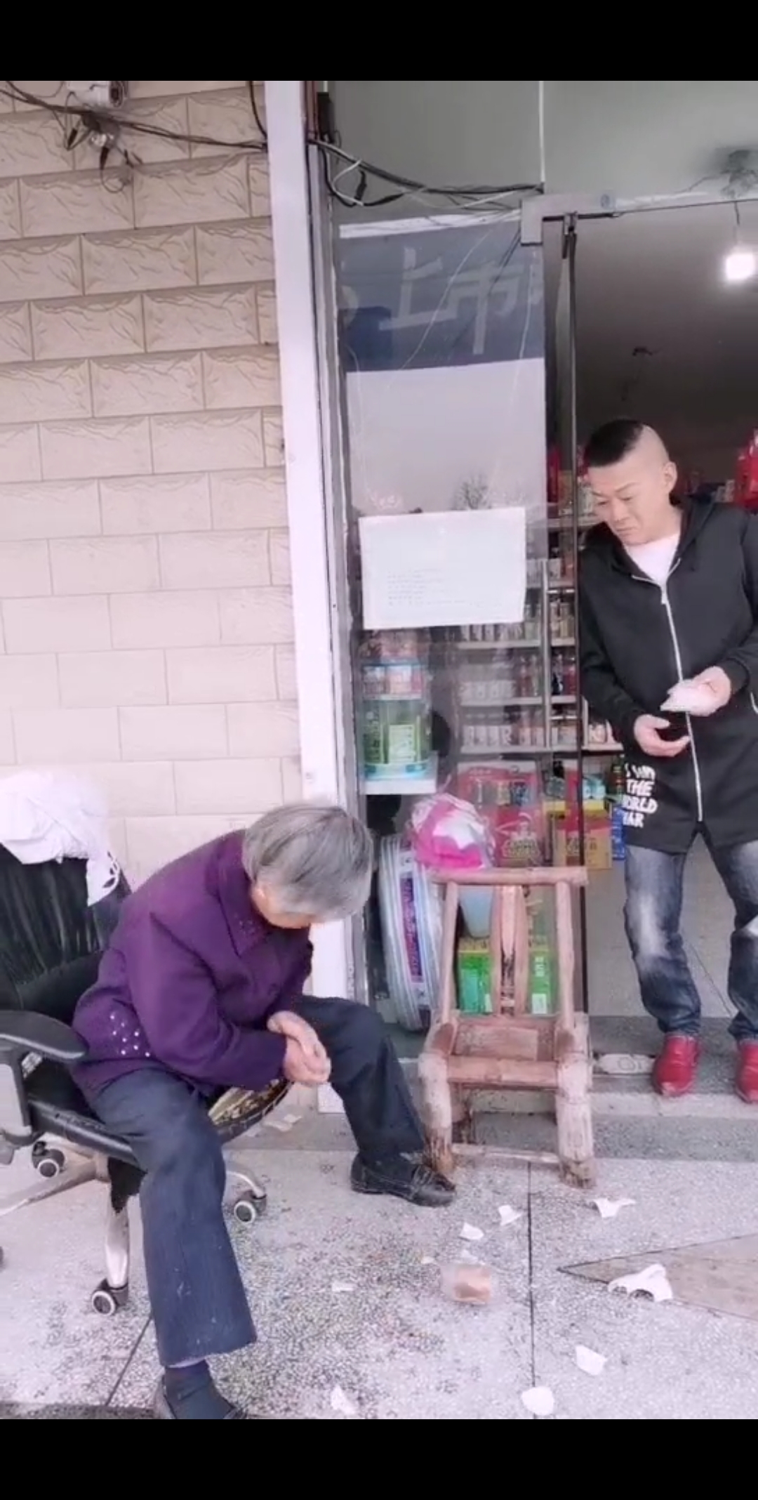 #我是小丑逗你笑#妈呀,叫你吃面包又是我的错吗