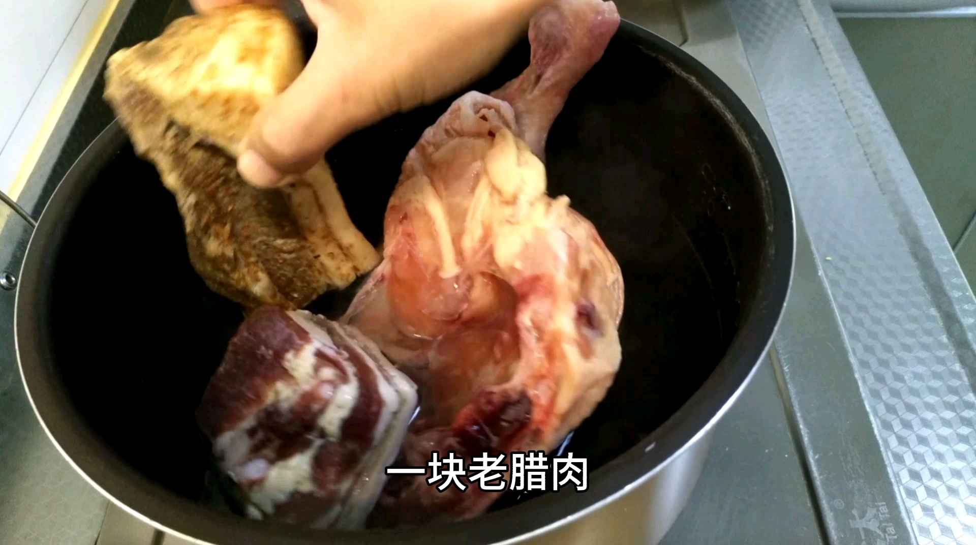 甜笋炖鸡肉,汤汁鲜美可口