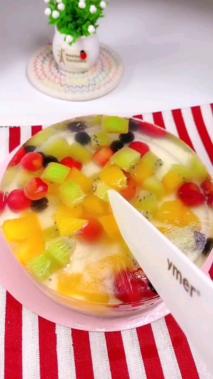 今天生日,给自己做个最爱吃的水果蛋糕