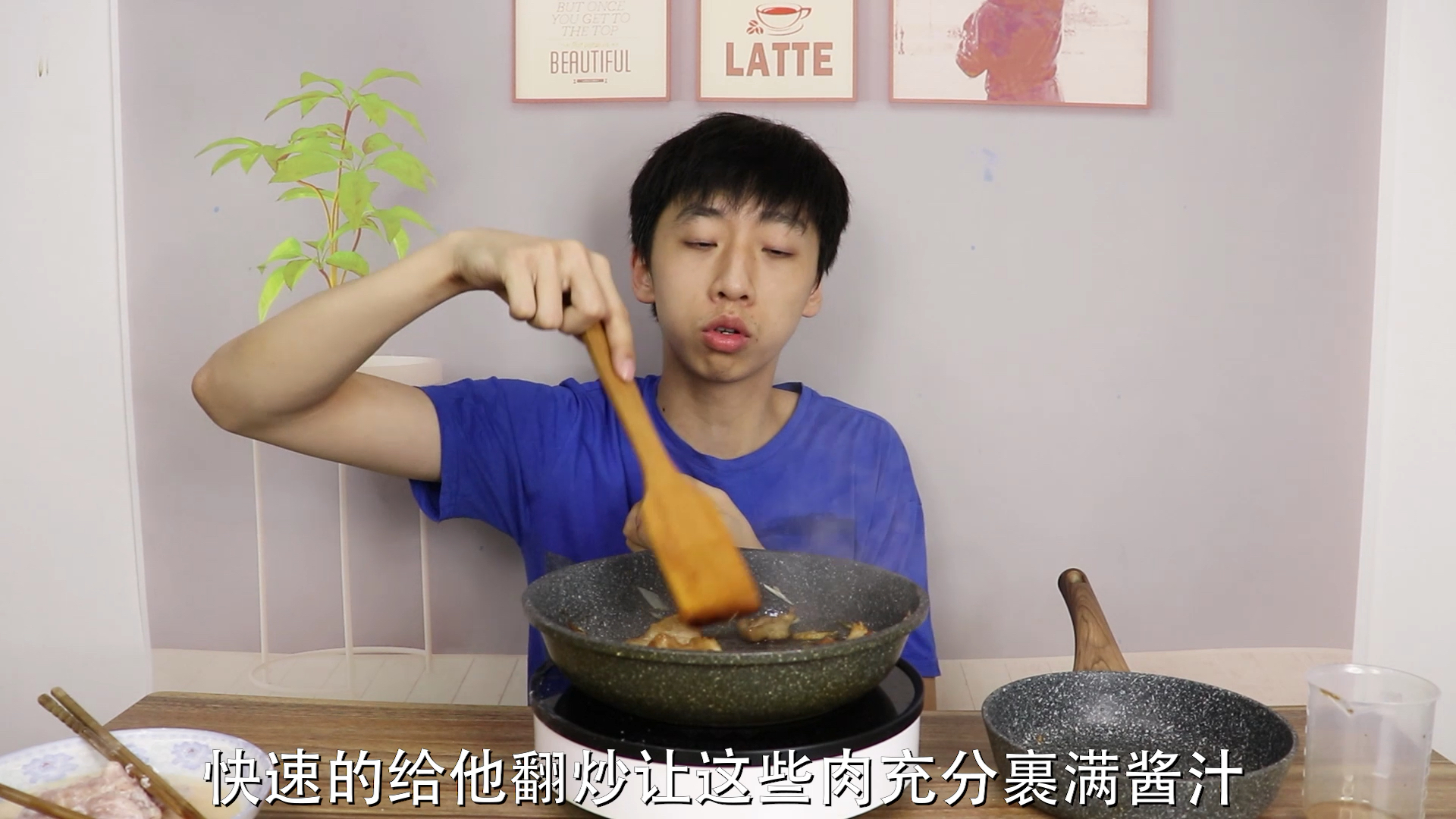 小伙自制东北名菜“锅包肉”脆脆的声音听着都觉得好吃!(No3)