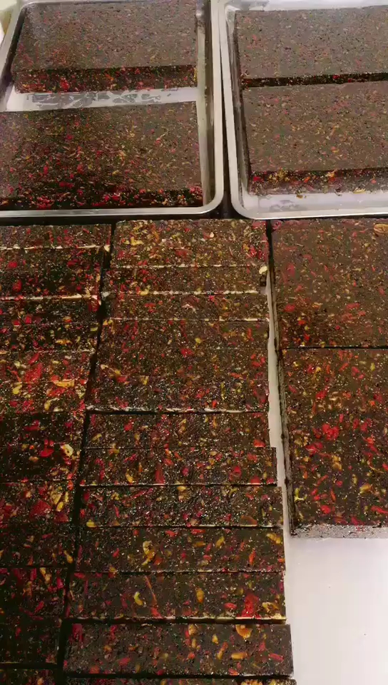 纯手工阿胶糕。一路的坚持,一路的陪伴,谢谢家人们。