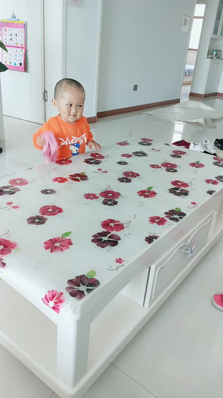 擦桌子啦