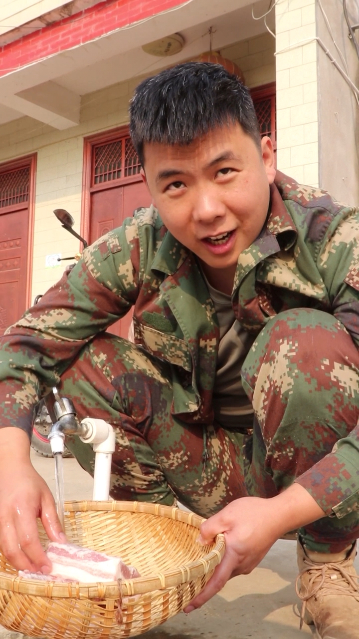 #晒年货#今天给老婆做个四川人都吃过的宴席菜，扣肉！