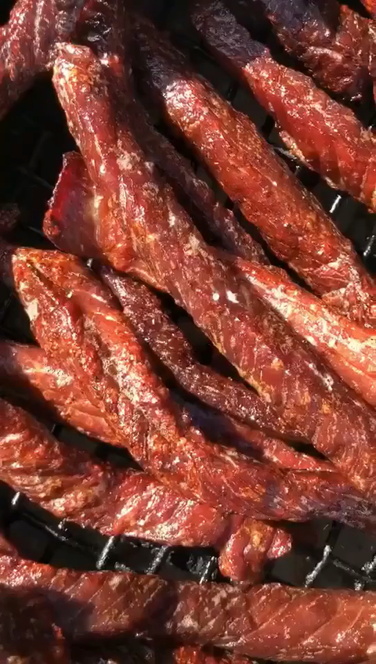 #内蒙古牛肉干#到内蒙,怎么能不吃现烤的牛肉干?这是最真实的内蒙古草原食品制作现场