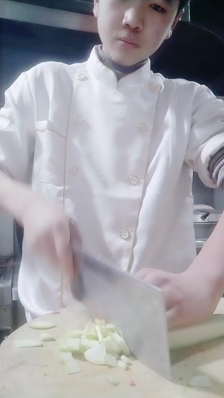 第一次切菜不要见笑 喜欢的给个双击哦  爰你哦