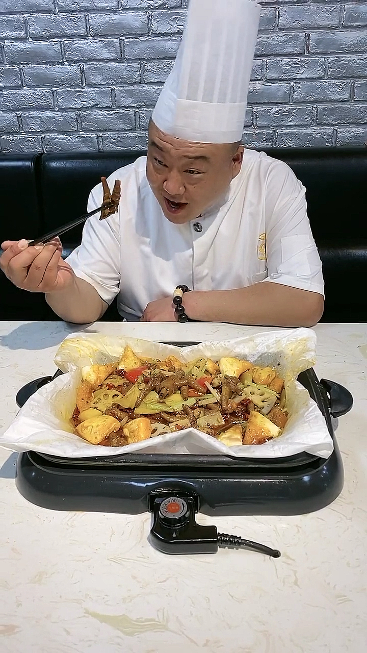 #我要上热门#纸包鸡爪火爆来袭