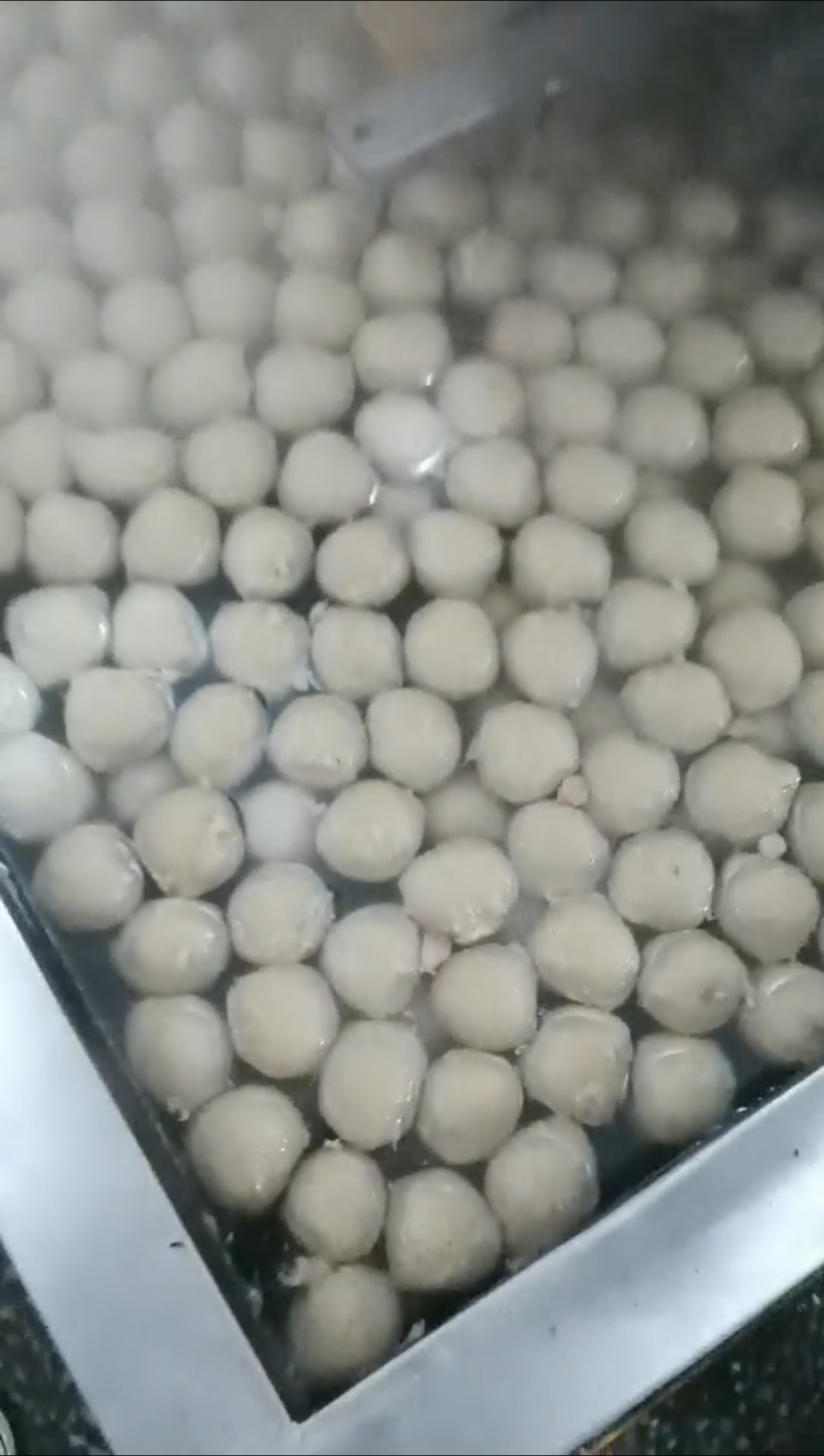 #肉丸#包心肉丸,包馅鱼丸,还有撒尿牛肉丸,一台包馅肉丸机方便简单。旭众