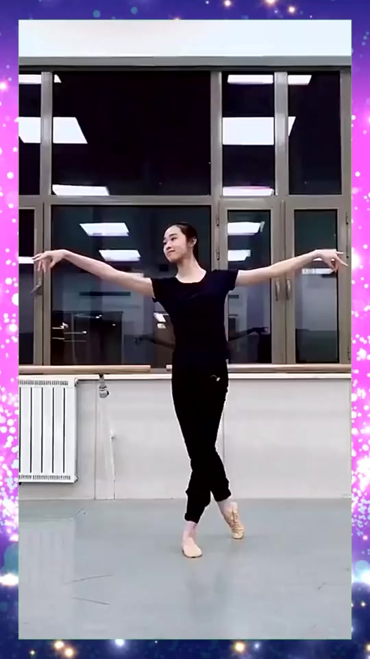 #搞笑段子#舞蹈圈的小美女挑战古典舞卧鱼！大家也来试试？