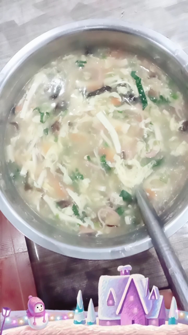 看着就好喝,豆腐火腿木耳西红柿鸡蛋汤