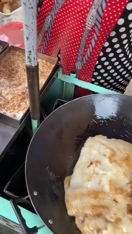 芝麻糯米糕,真正手工做出来的就是这样的要用煎蛋去煎,
