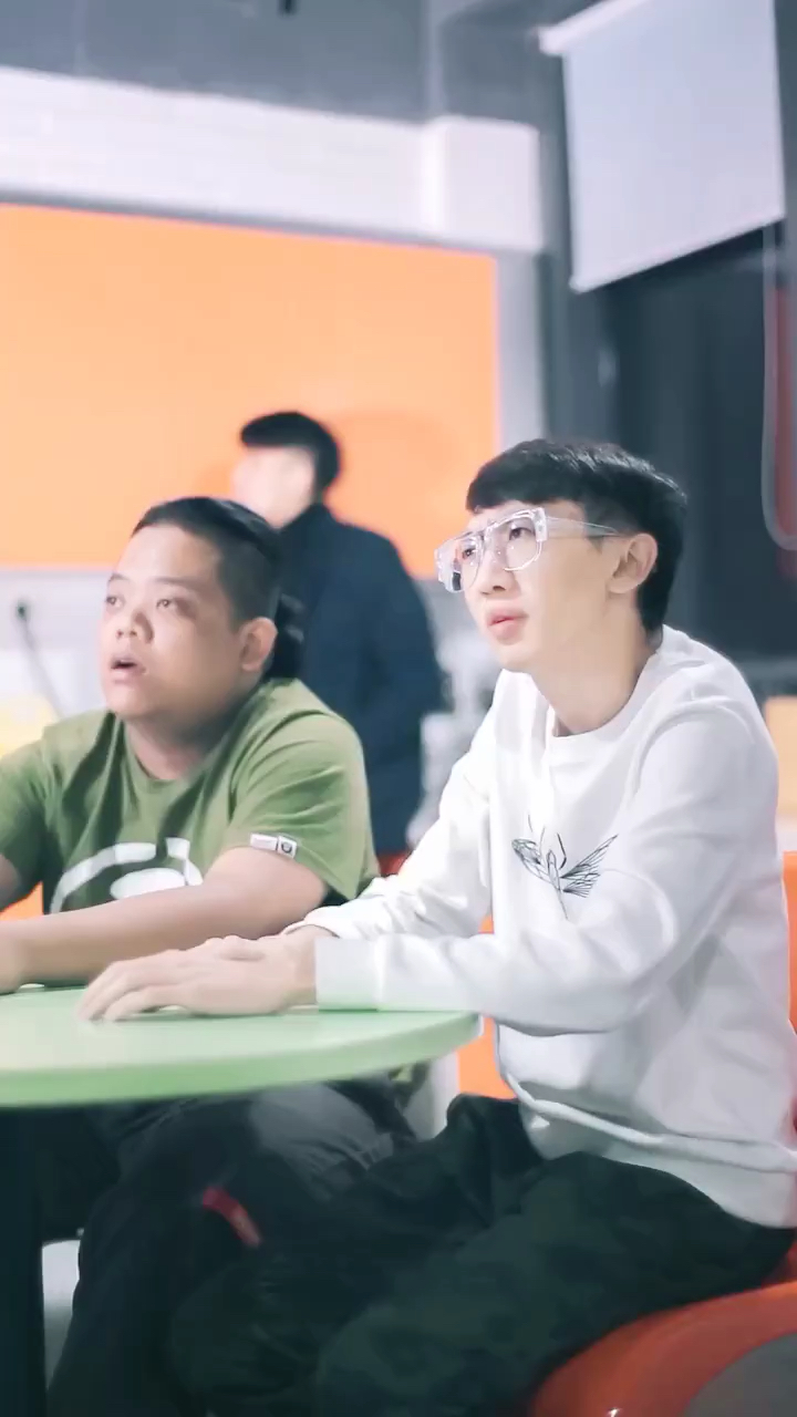 请你们吃麻辣烫,一起吗,