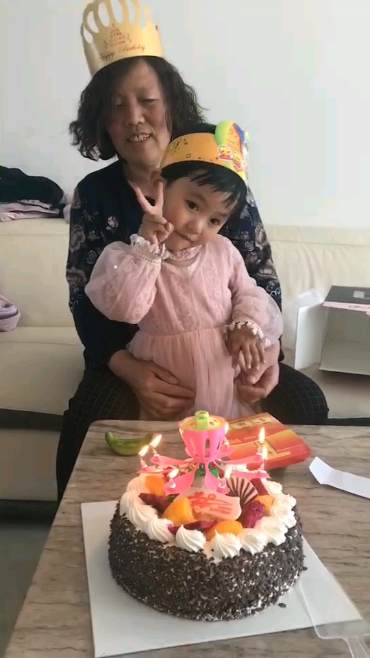 #我就是，白雪公主#不管谁过生日，蛋糕都是他的。