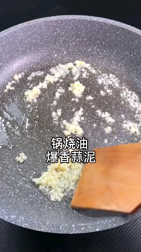 年夜饭最受欢迎的一道素菜,好吃上档次,佛系养生必备菜,虾仁炒三色!