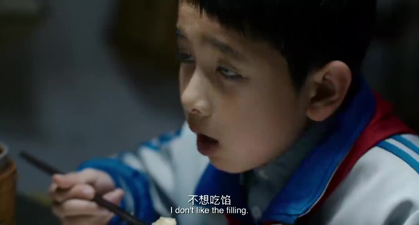 我不是药神:吃包子吃皮不吃馅,这可很少见,表情亮了!
