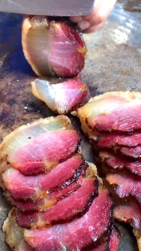 #秀出我的家乡味#给大家切一块后腿腊肉看一看,喜欢的来找我哦