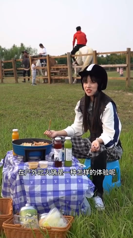 户外吃暖锅仍是头一次