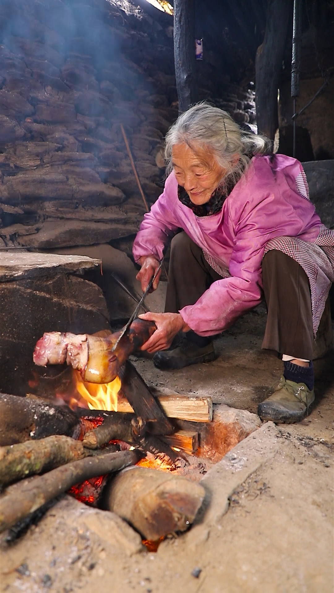上集: 奶奶教你做美味砂锅蹄花,教程都在视频里,简单易学又实用。