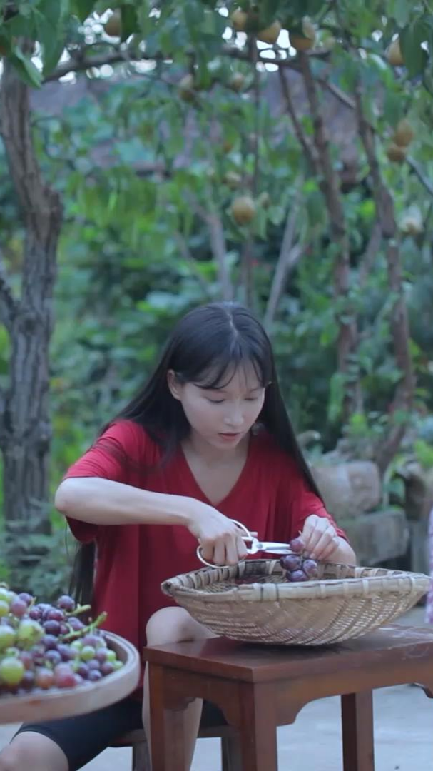 西瓜皮做菜,葡萄酿酒,抓住夏天最后一丢小尾巴——做葡萄酒