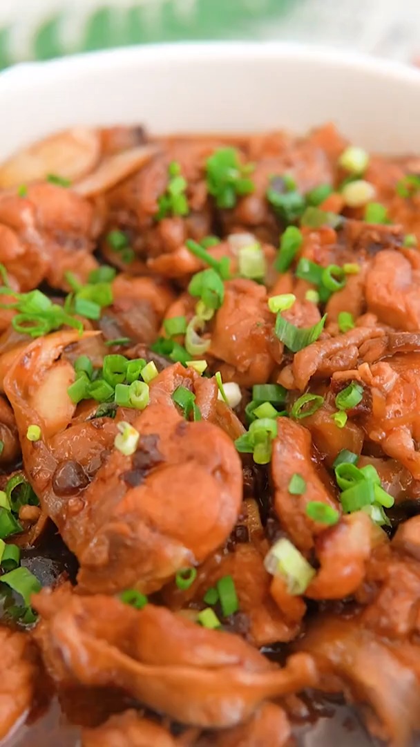 #我要上热门#白切鸡,口水鸡都吃腻了,试试这道贼费米饭的红烧啤酒鸡超正美食家啤酒鸡家