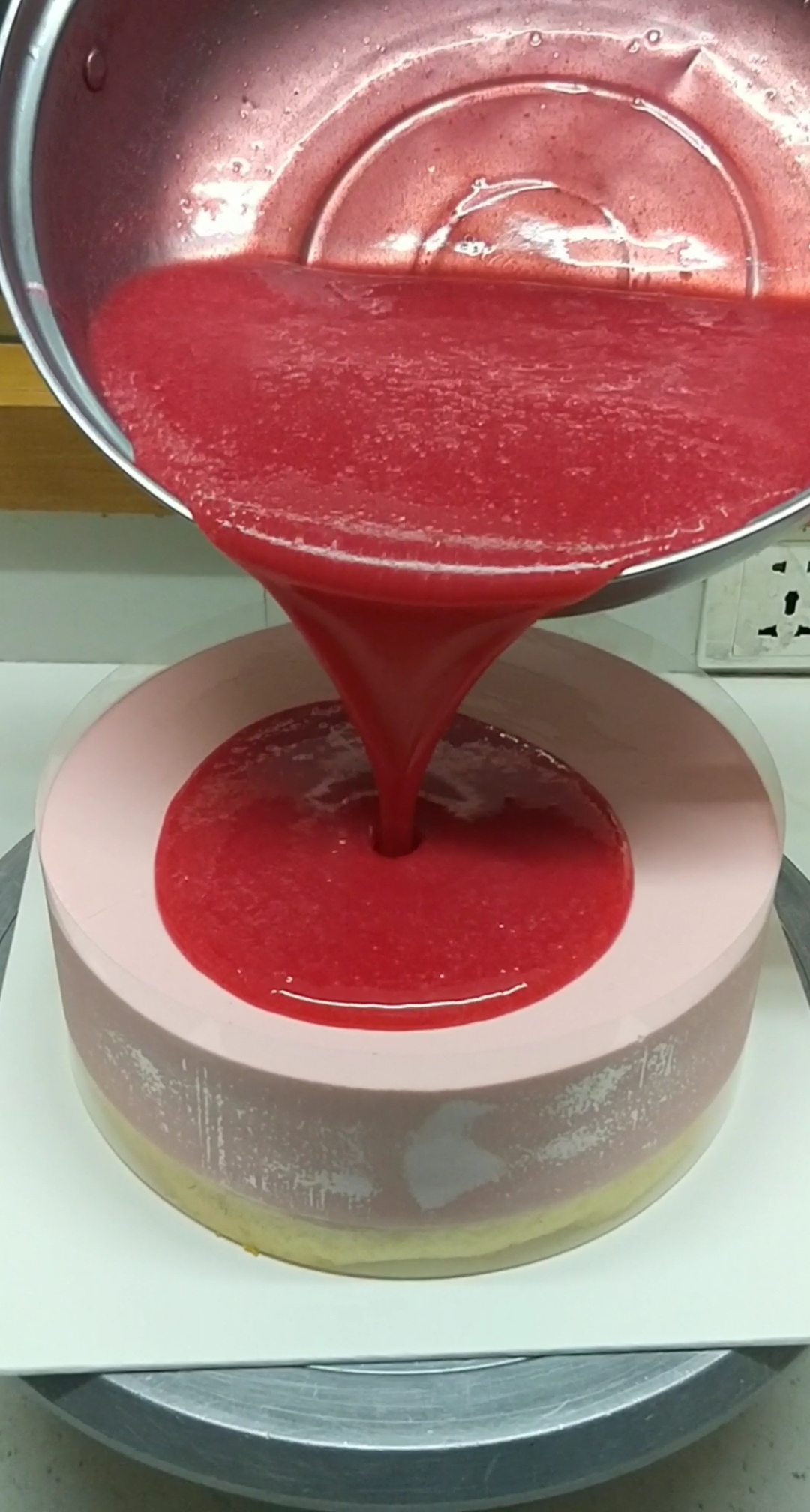 易烊千玺粉丝千纸鹤蛋糕制作过程来了,千纸鹤有吗,喜欢双击哦!