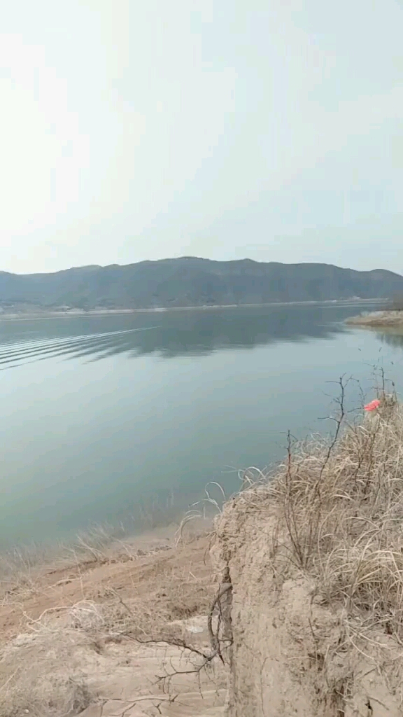 黄河      小浪底库区山水景色真美呀!