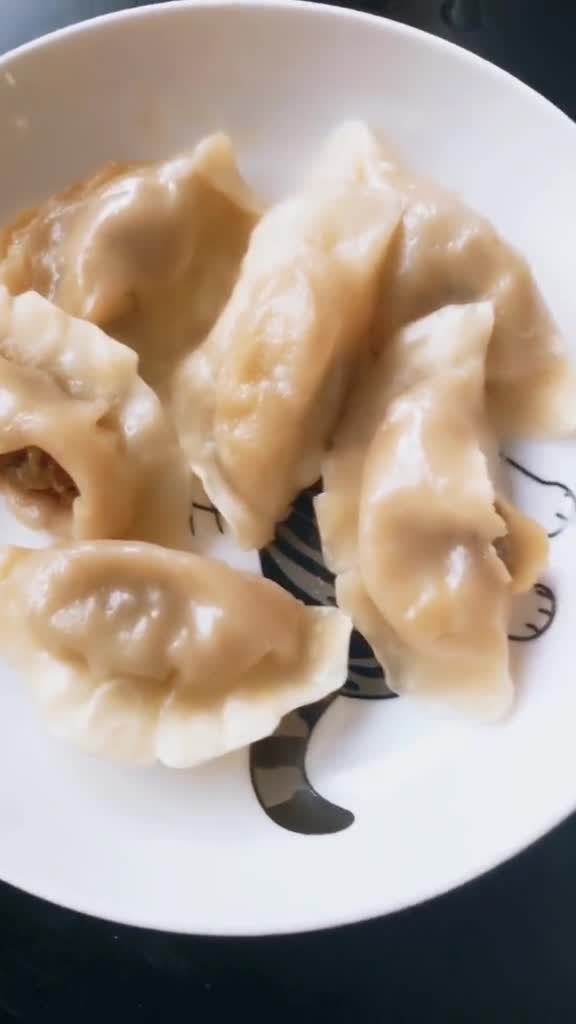 #减肥,今天打卡减肥午餐,6个牛肉馅饺子一盘玉米粒虾仁芹菜#减肥减肥减肥减肥减肥减肥减肥减