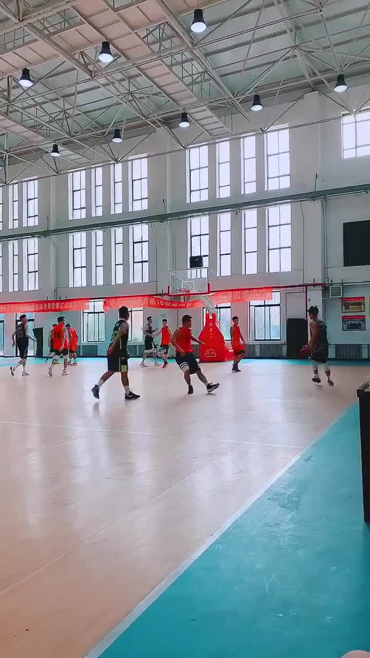 毫不讲理的进球,投篮真像保罗乔治