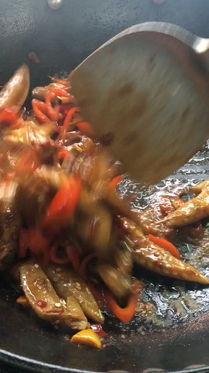 香辣鸡翅尖的家常做法,美味好下饭哦