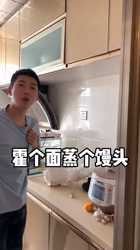 今天文案你们写吧,我在医院呢