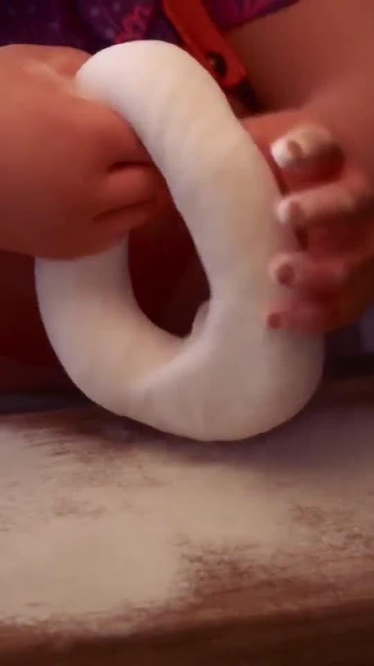 美食教程皮克斯教你如何包包子,大家猜猜是哪一部短片里的片段
