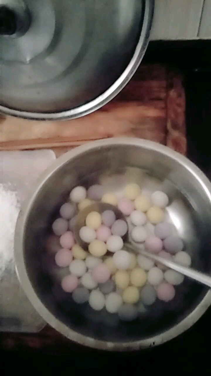 炫彩小汤圆出锅,很好吃,孩子的最爱