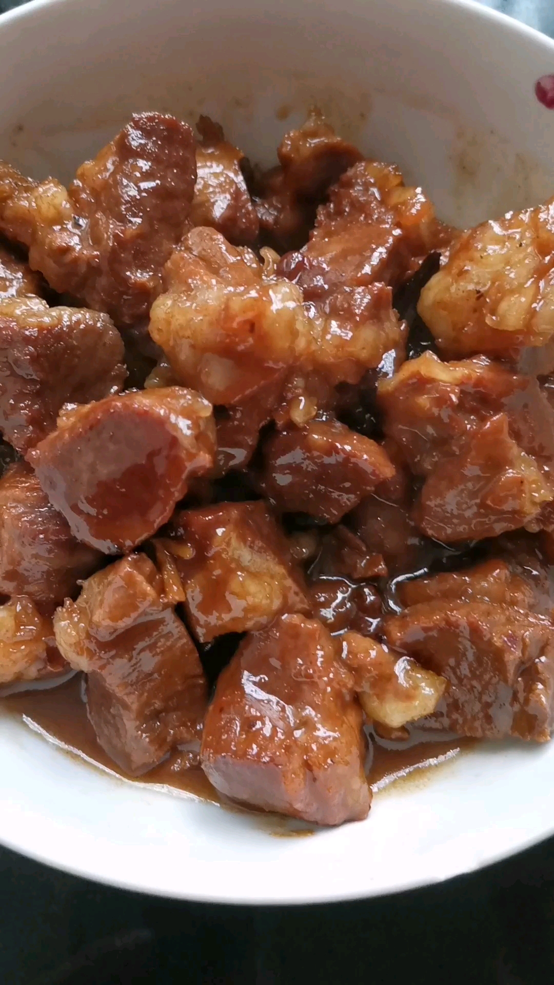 用猪夹心肉制作出来的美味很好吃啊!