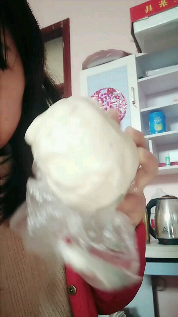 看这馒头多大