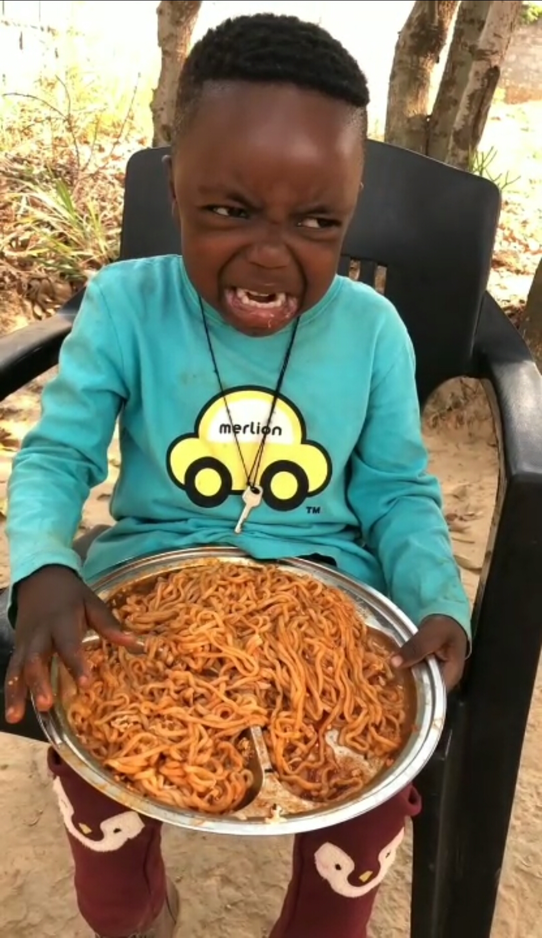 这么辣的火鸡面不适合小孩子吃!