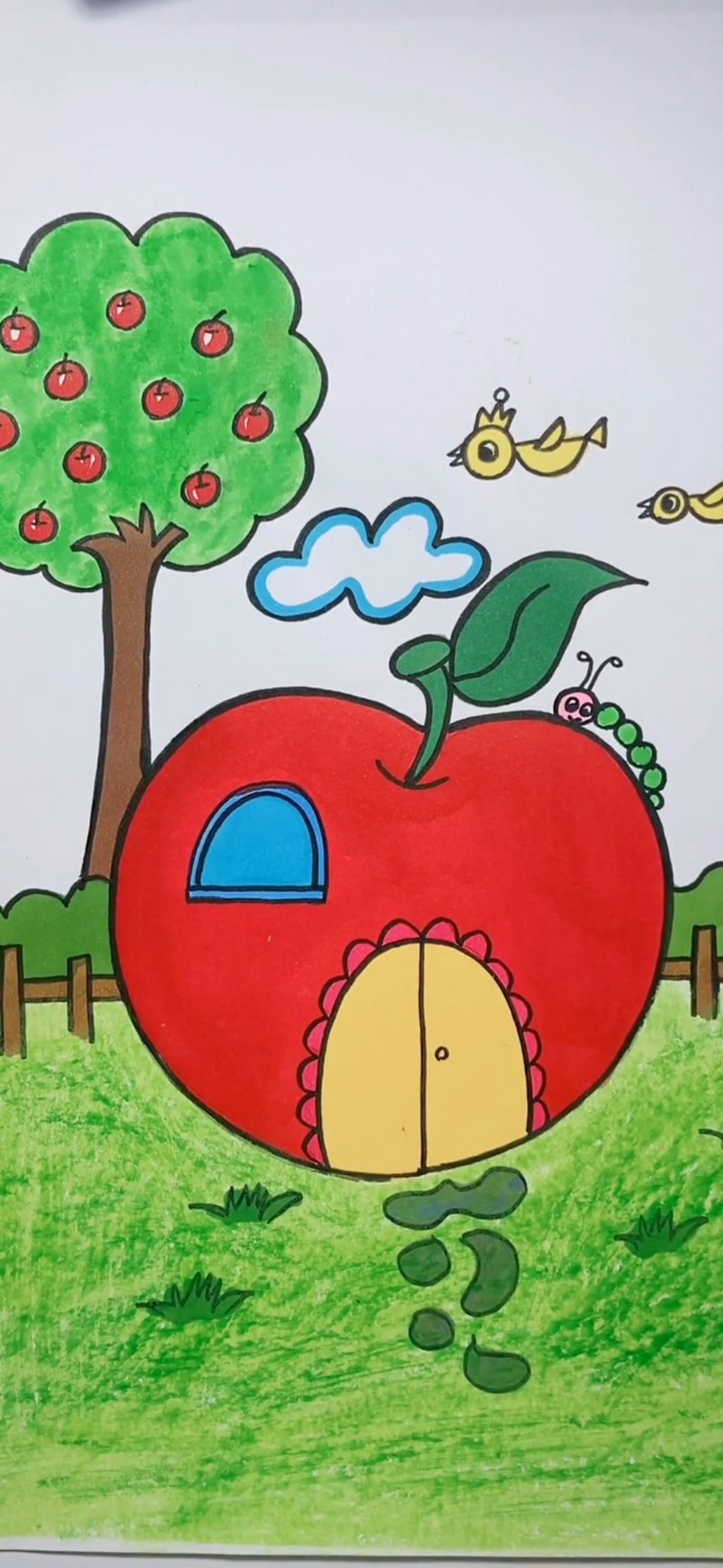 有没有见过苹果形状的小房子呢,大家可以了用自己喜欢的水果一起来创作一下哦