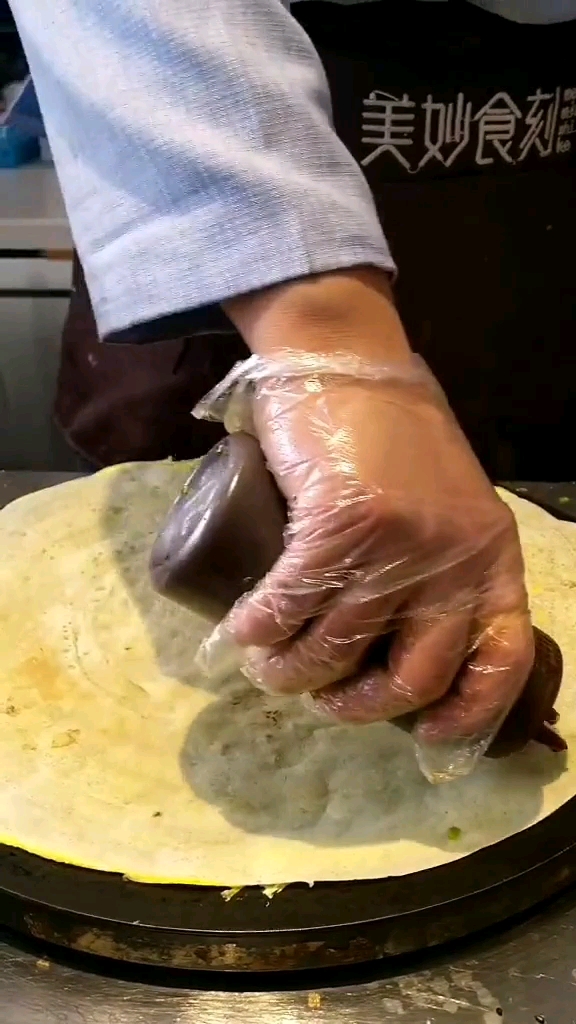 #爱的魔力转圈圈# 药药切克闹,煎饼果子来一套。