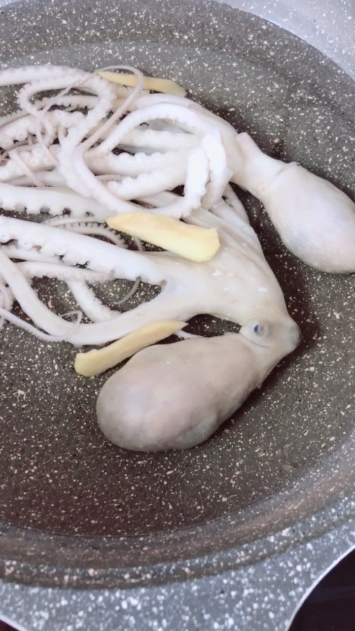 #黑暗料理之王#这八爪鱼的头咋歪了?