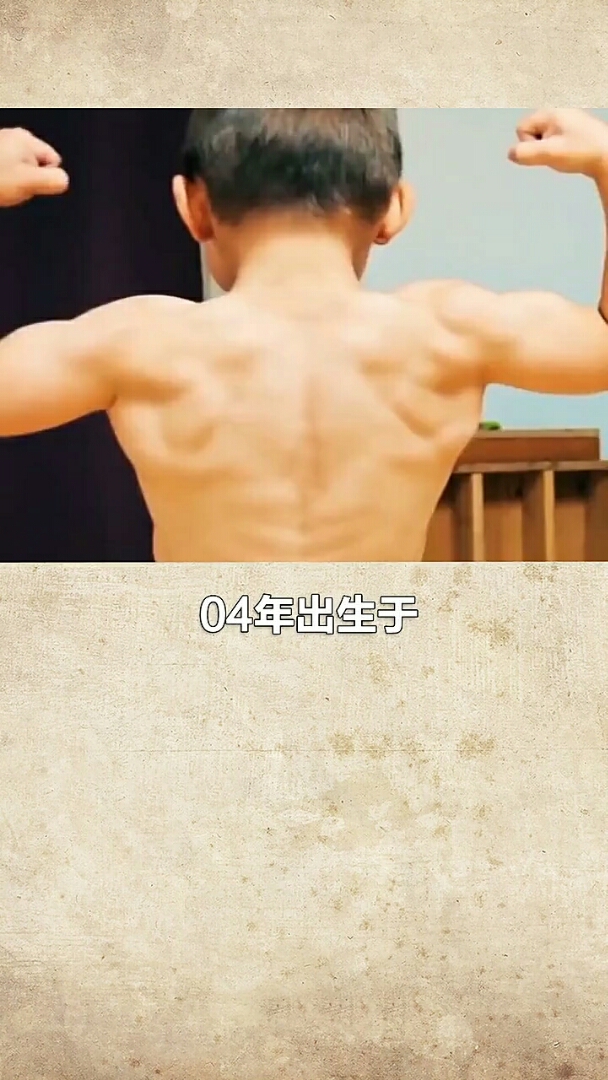 看看五岁的小男孩儿。 