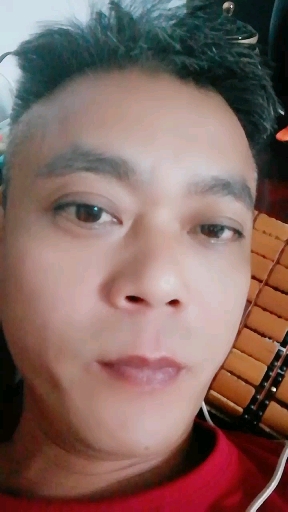 鼻子上去年长了一个痘痘,我就去点了,现在还没有长好,还有个小洞
