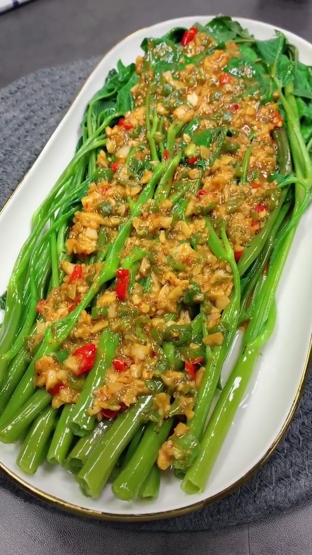 蒜蓉空心菜,看这颜色就有食欲